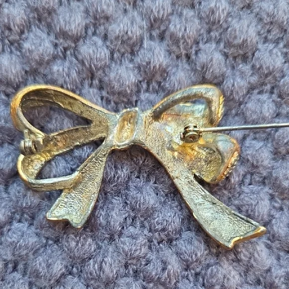 Jordache Distressed Metallic Bow Brooch - Picture 2 of 4